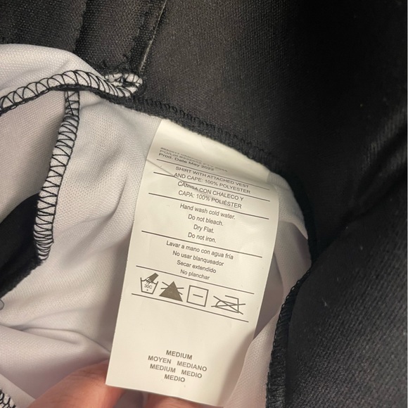 NWT Boys Vampire Costume with Attached Cape and Pin - Picture 9 of 10